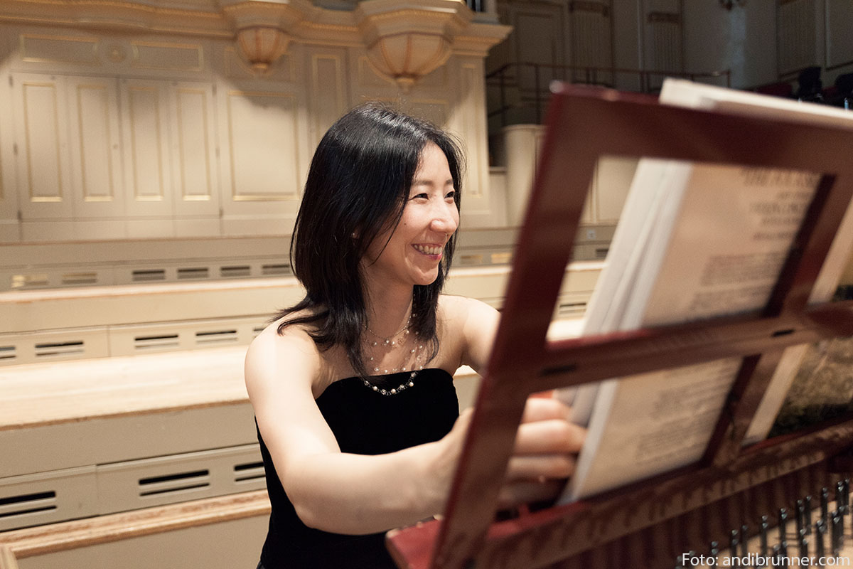 Eriko Wakita am Cembalo in einem Konzertsaal